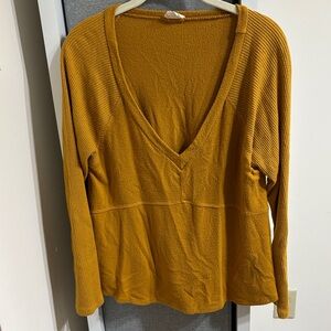 Peach Love California Mustard V-Neck Jersey